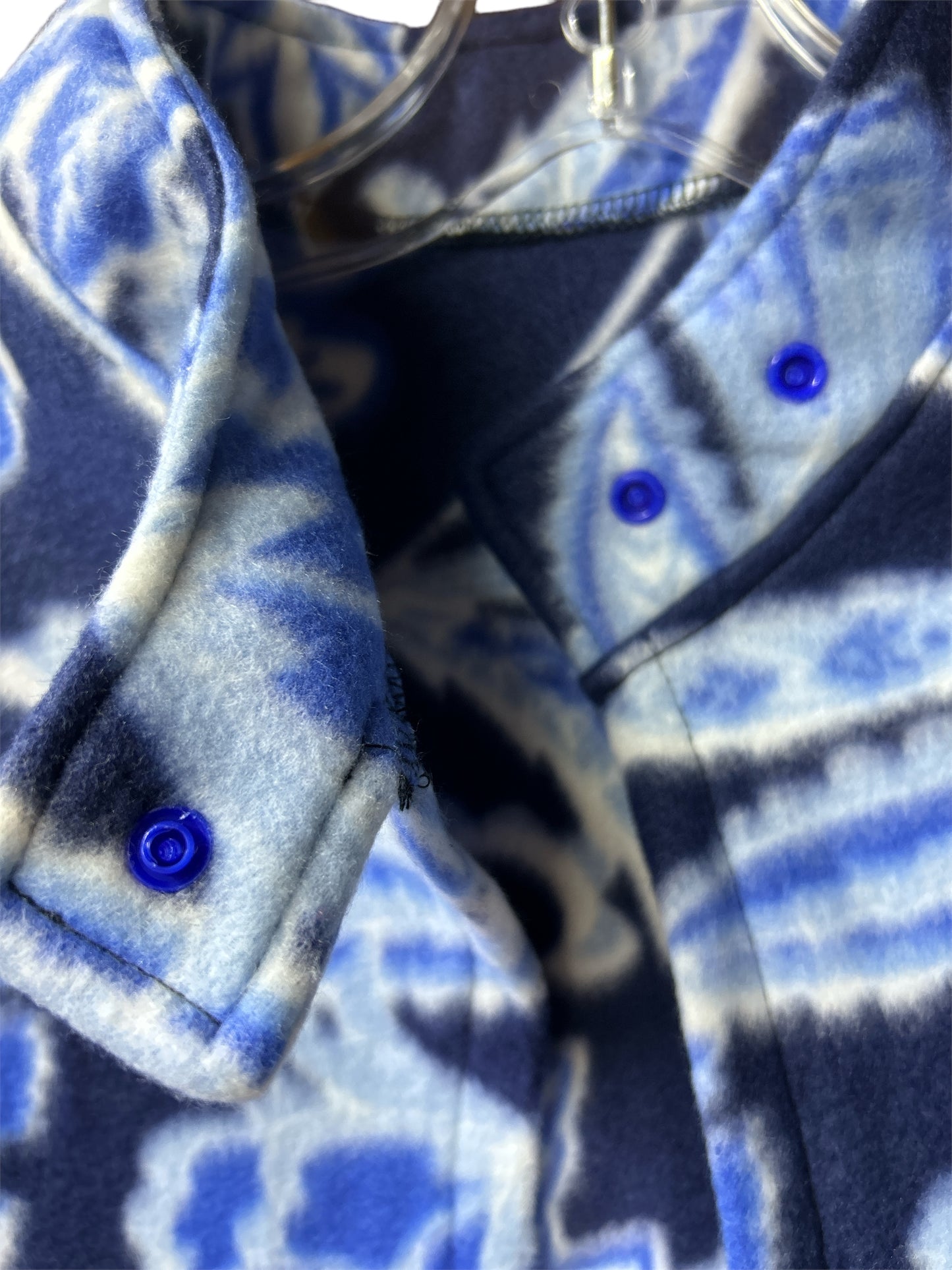 Liseuse fleurs bleues avec col et poches | Mode Québécoise | A3B