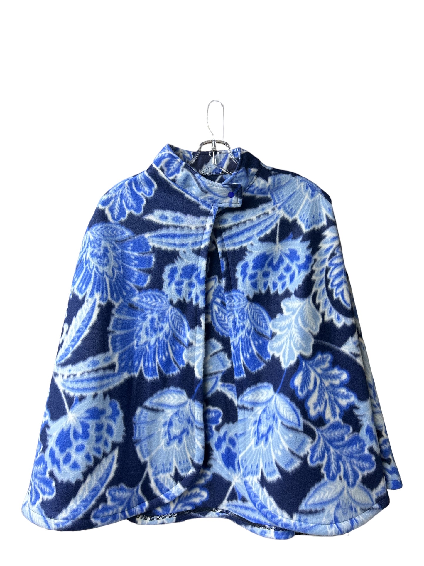 Liseuse fleurs bleues avec col et poches | Mode Québécoise | A3B
